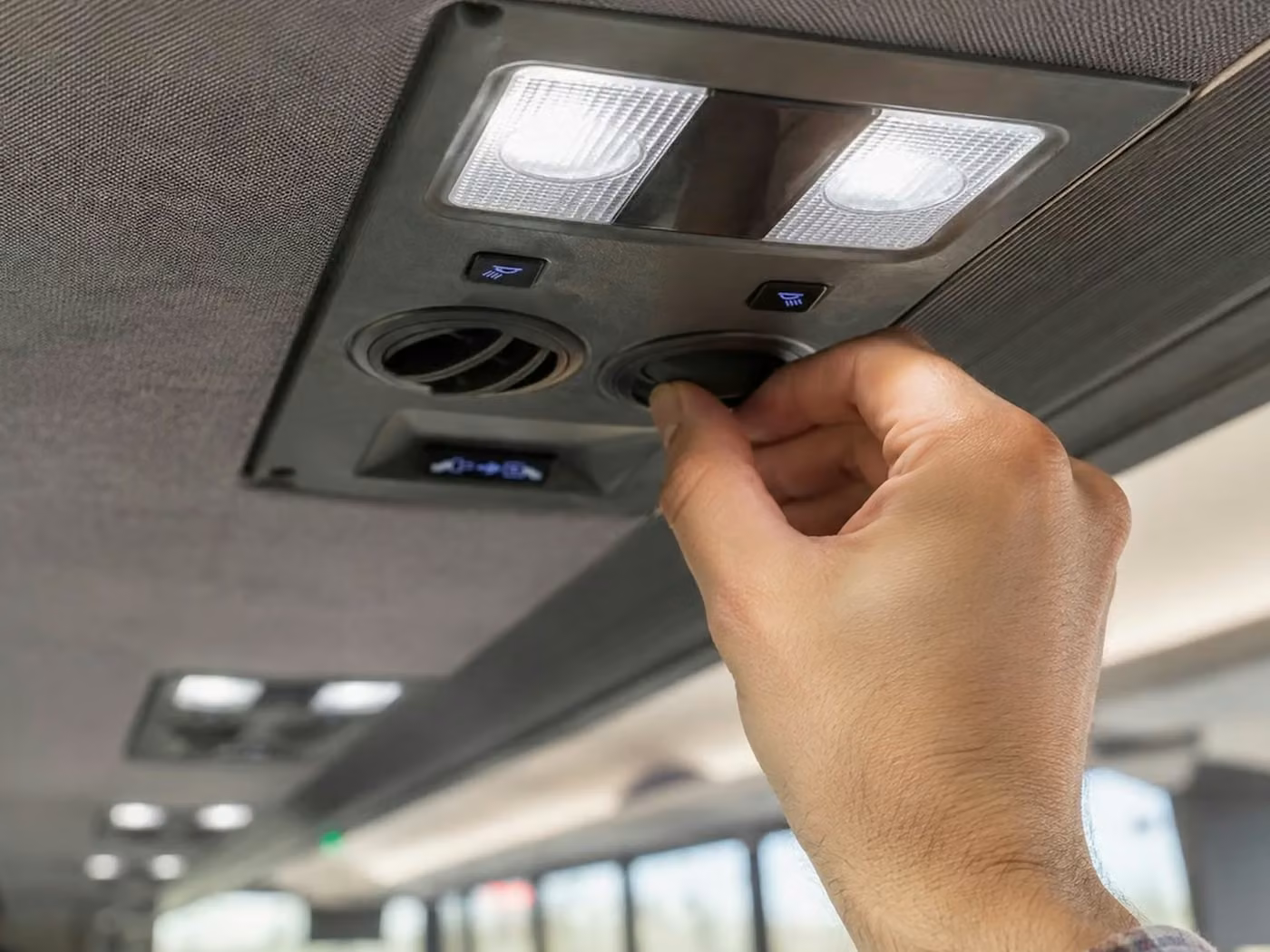 oviedo 15 passenger minibus air conditioning