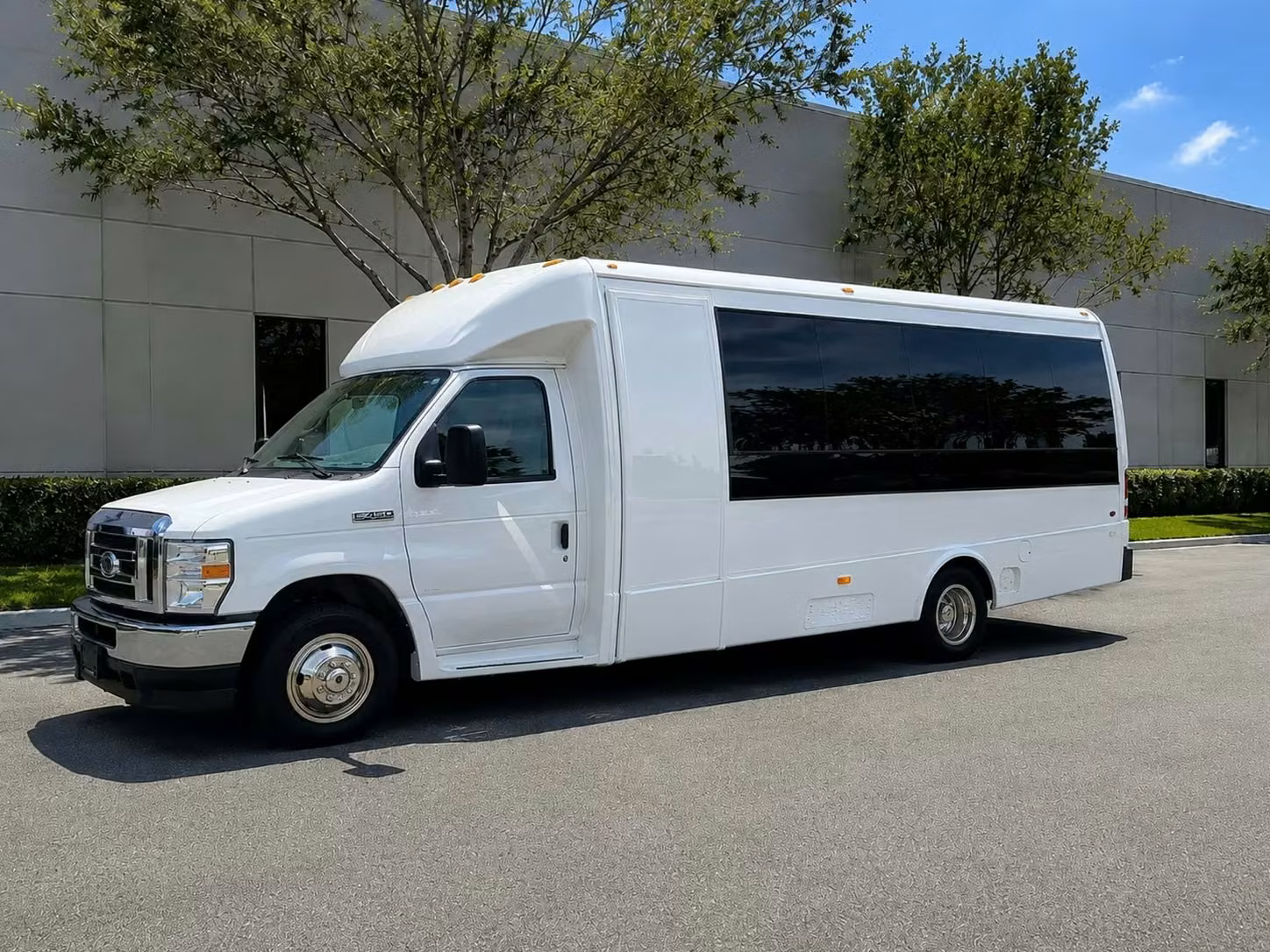 oviedo 15 passenger minibus rental