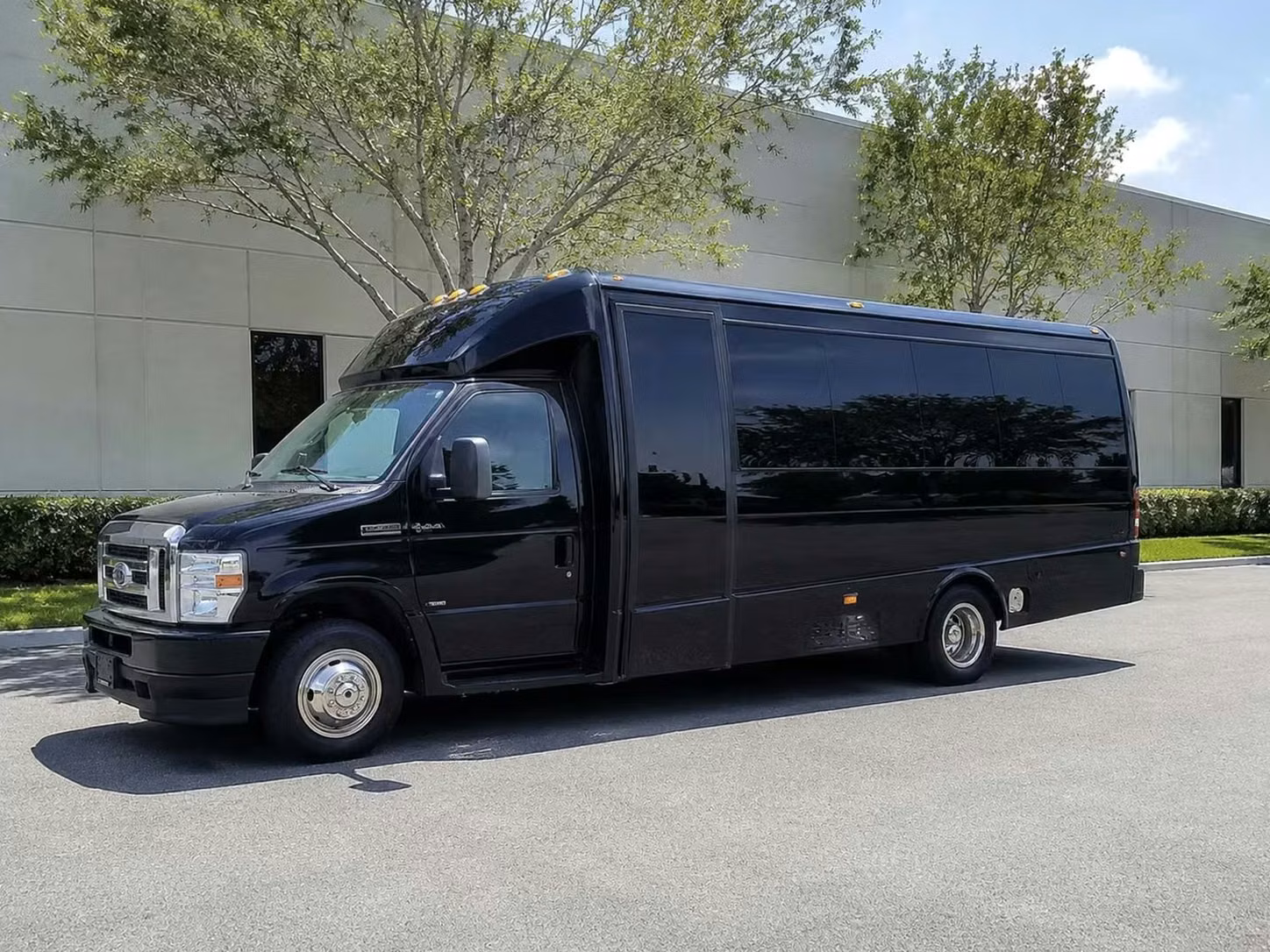oviedo 18 passenger minibus rental