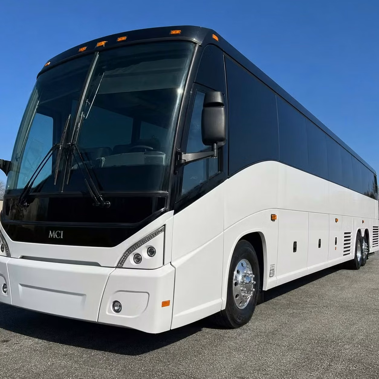 oviedo employee shuttles between oviedo airport lots and terminals